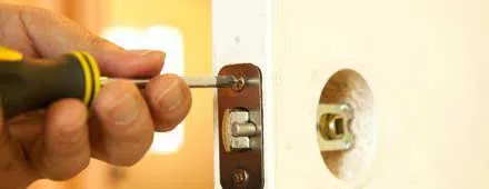 Affordable Locksmith Services Kansas City, MO 816-425-3488 - 24-hour-lock-key-01